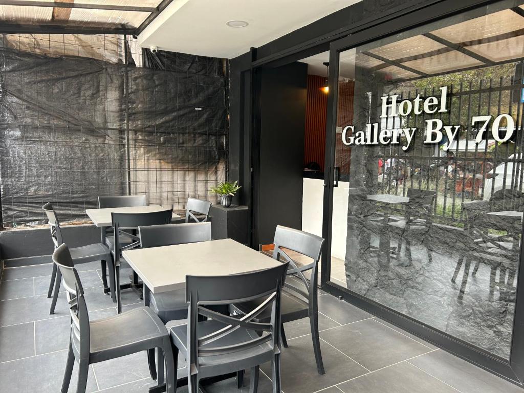 Restaurace v ubytování Hotel Gallery By 70
