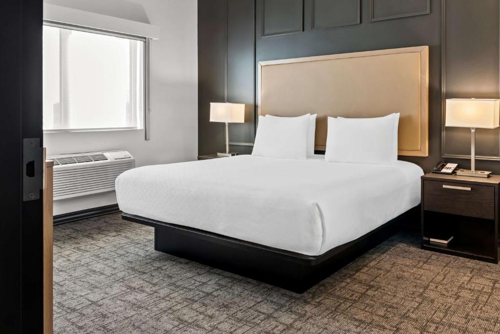 Postel nebo postele na pokoji v ubytování Best Western Plus Winkler