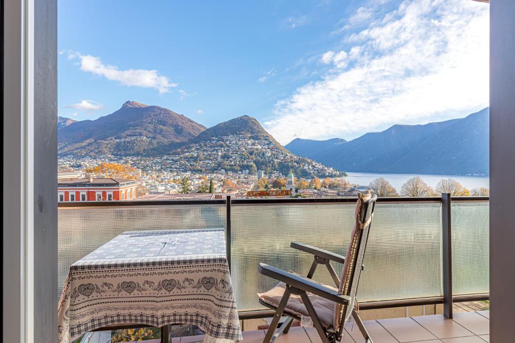 Imperial of Lugano 4 with a lake view behind the station and 10 min from the lake - Resim 10