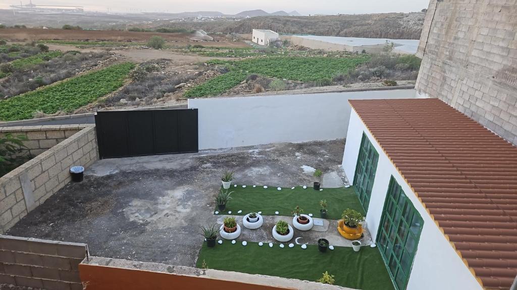 an aerial view of a patio on a building at Casita amada in Santa Cruz de Tenerife