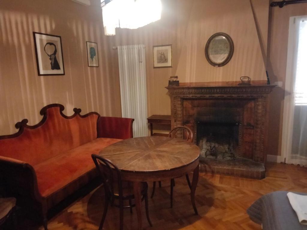 Ruang duduk di SAN PETRONIO ROOM AND SUITE Rooms - by BOLOGNACENTRO LuxuryH