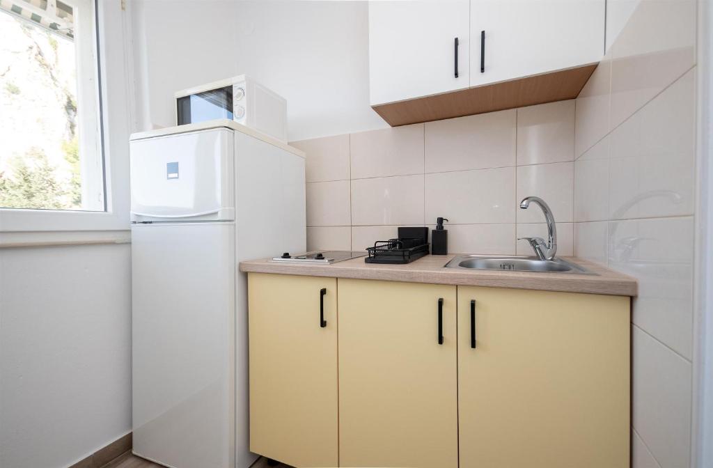 Kuchyň nebo kuchyňský kout v ubytování Apartments Ivan