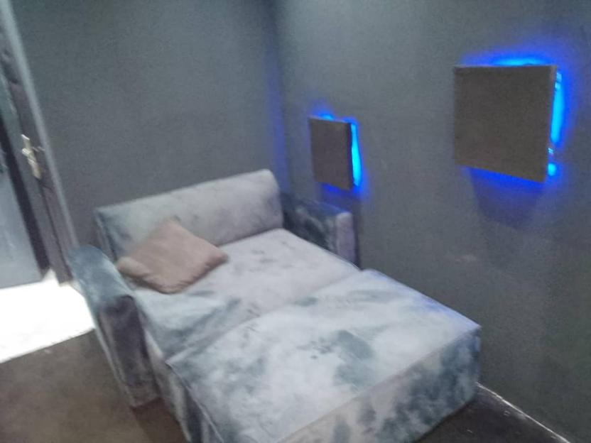 Postel nebo postele na pokoji v ubytování Prince Dikeoha home