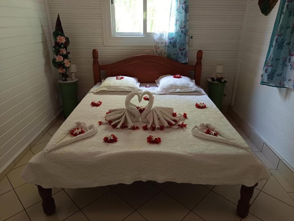 Postel nebo postele na pokoji v ubytování L'ASETA Paradise