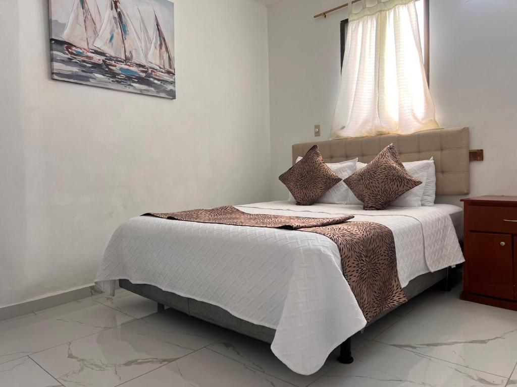 Postel nebo postele na pokoji v ubytování Hostal Carliza