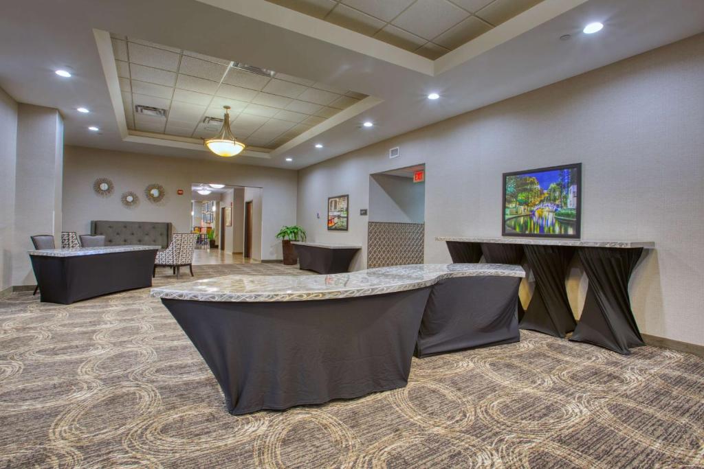 Drury Inn & Suites San Antonio Near La Cantera photo
