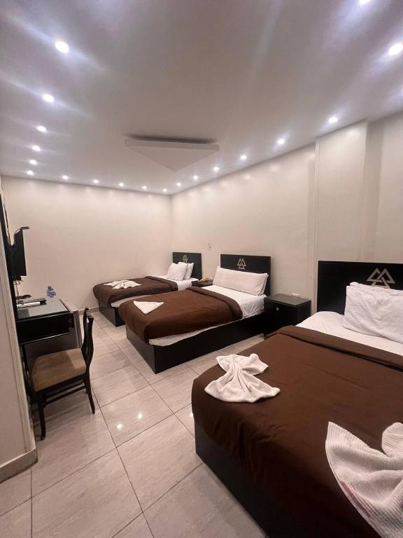 Postel nebo postele na pokoji v ubytování City pyramids inn