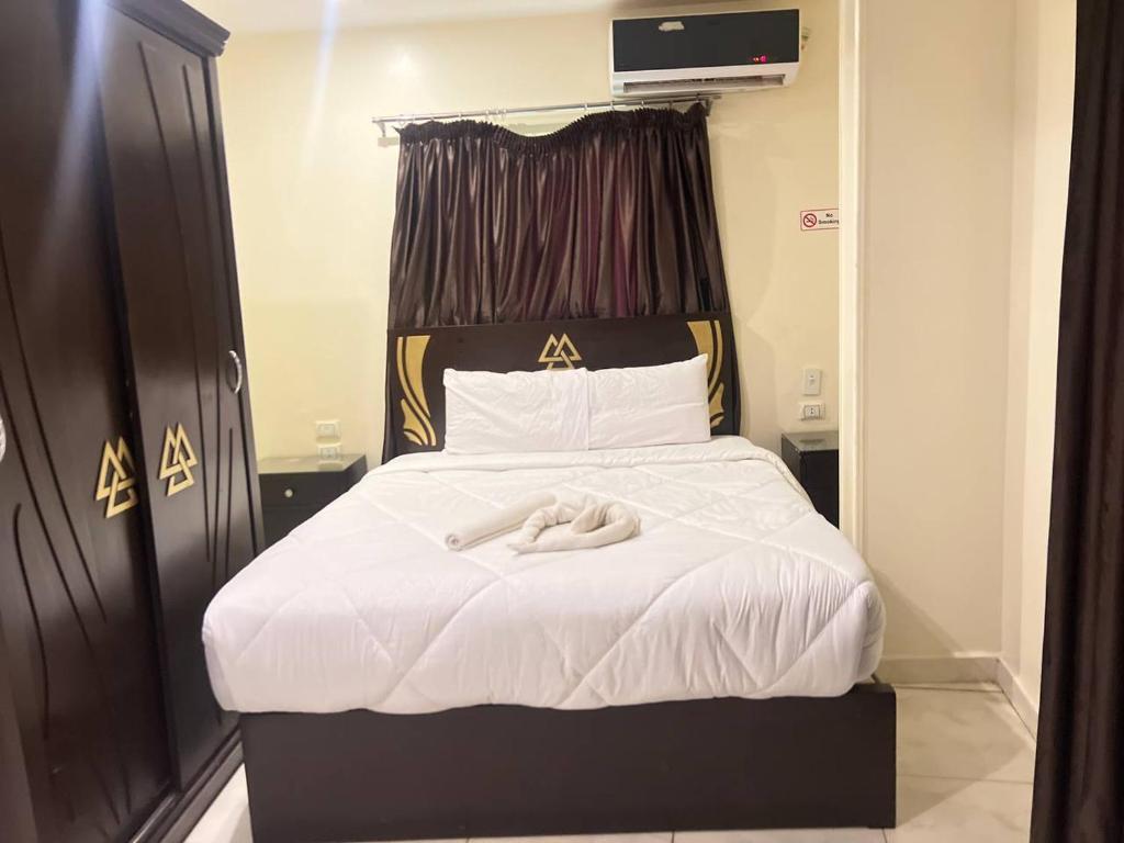 Postel nebo postele na pokoji v ubytování City pyramids inn