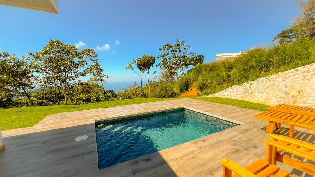 Bazén v ubytování Canavida Villas & Resort nebo v jeho okolí