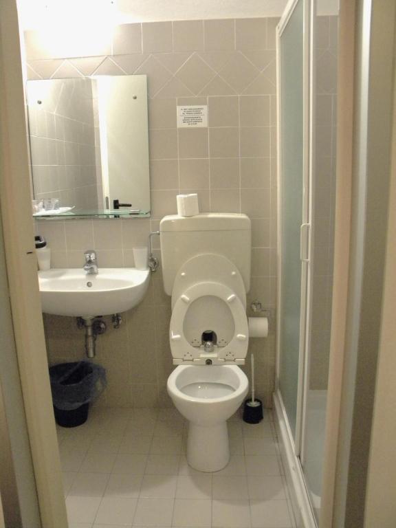 Koupelna v ubytování WuHostel