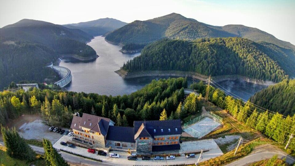 an aerial view of a large building next to a river at Pensiunea Art 1000 in Lunca Vişagului