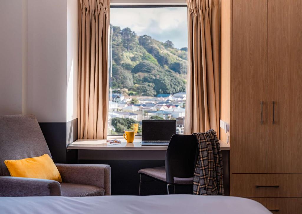 Atura Wellington - Superior King Room