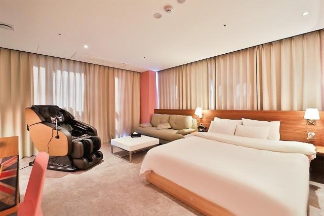 Gallery image of Gimpo Gray Hotel in Gimpo