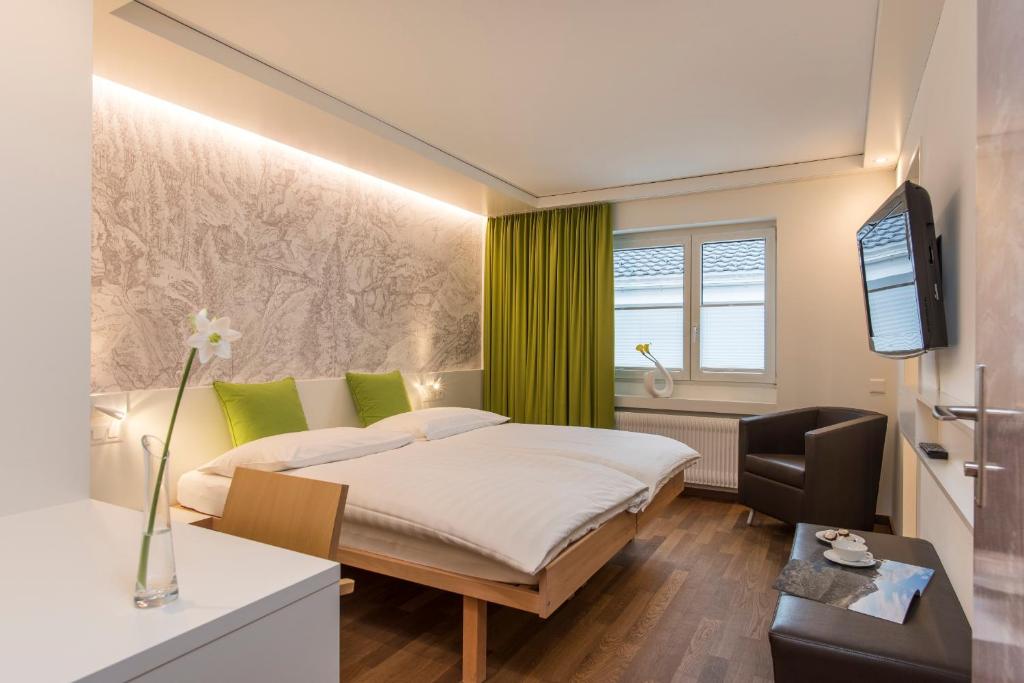 TV a/nebo společenská místnost v ubytování Hotel Weiss Kreuz