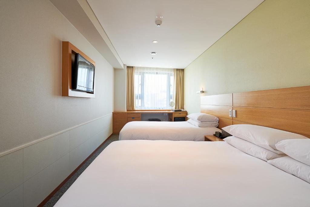 Nine Tree by Parnas Seoul Myeongdong 1 - Free Upgrade To Family Twin Room