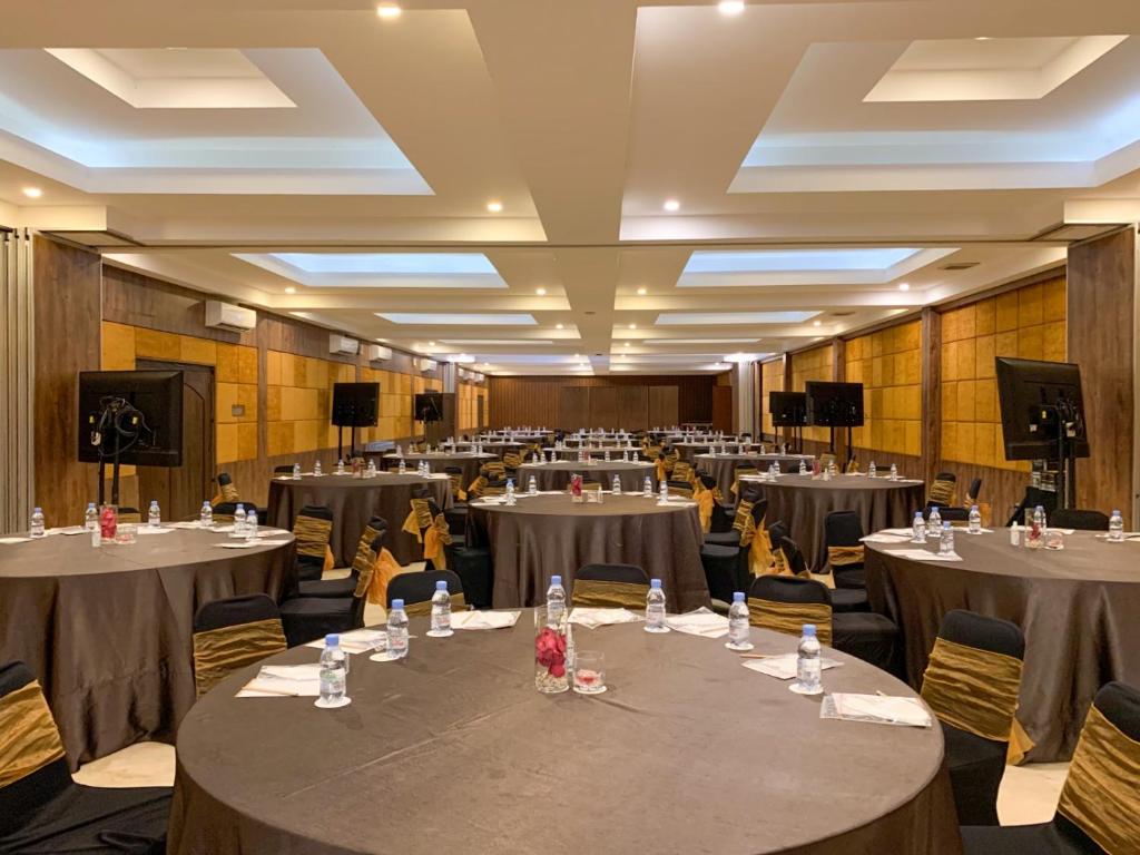 Konferenční prostory v ubytování The Westlake Hotel & Resort Yogyakarta