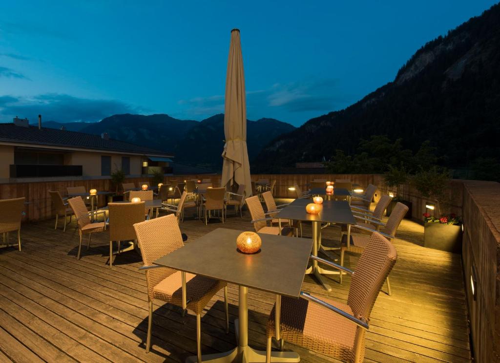 Nespecifikovaný výhled na hory nebo výhled na hory při pohledu z hotelu