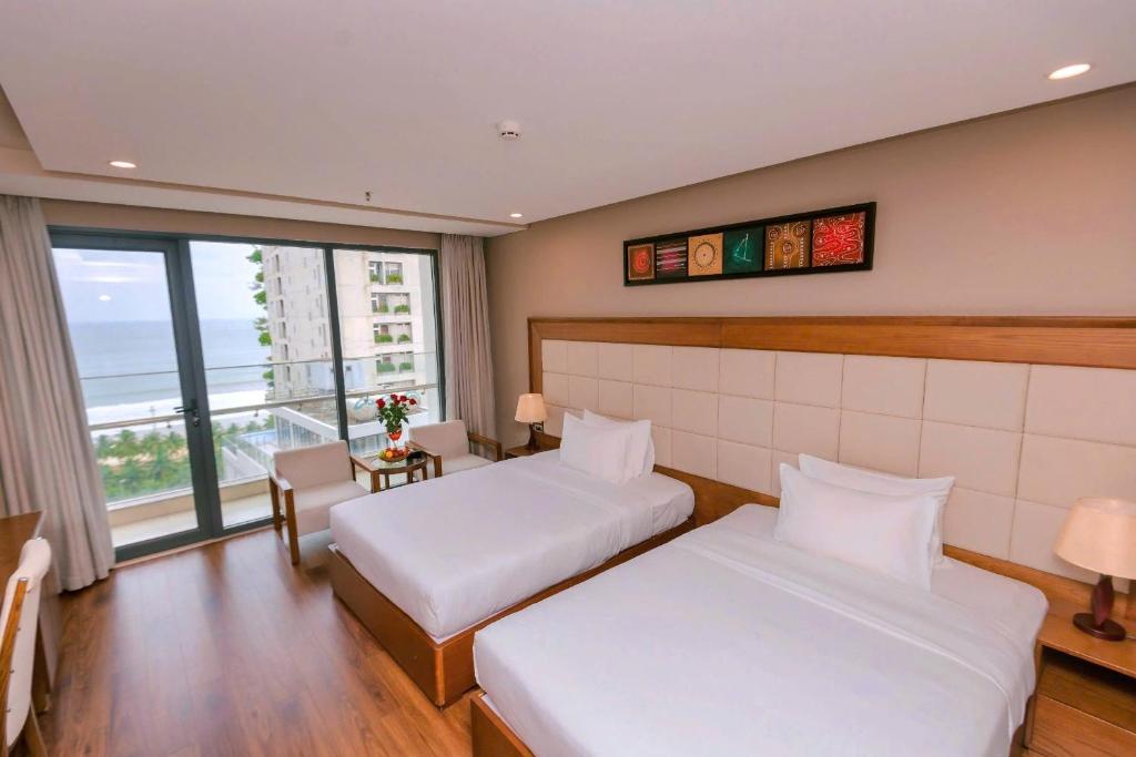 Postel nebo postele na pokoji v ubytování Grand Sea Hotel Danang