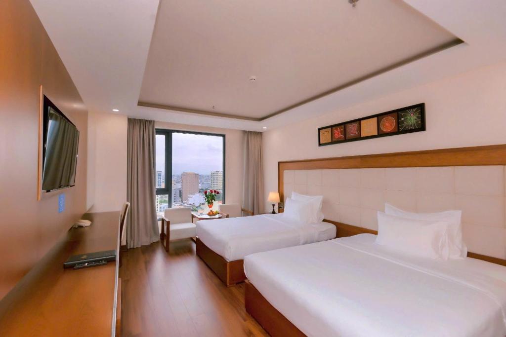 Postel nebo postele na pokoji v ubytování Grand Sea Hotel Danang