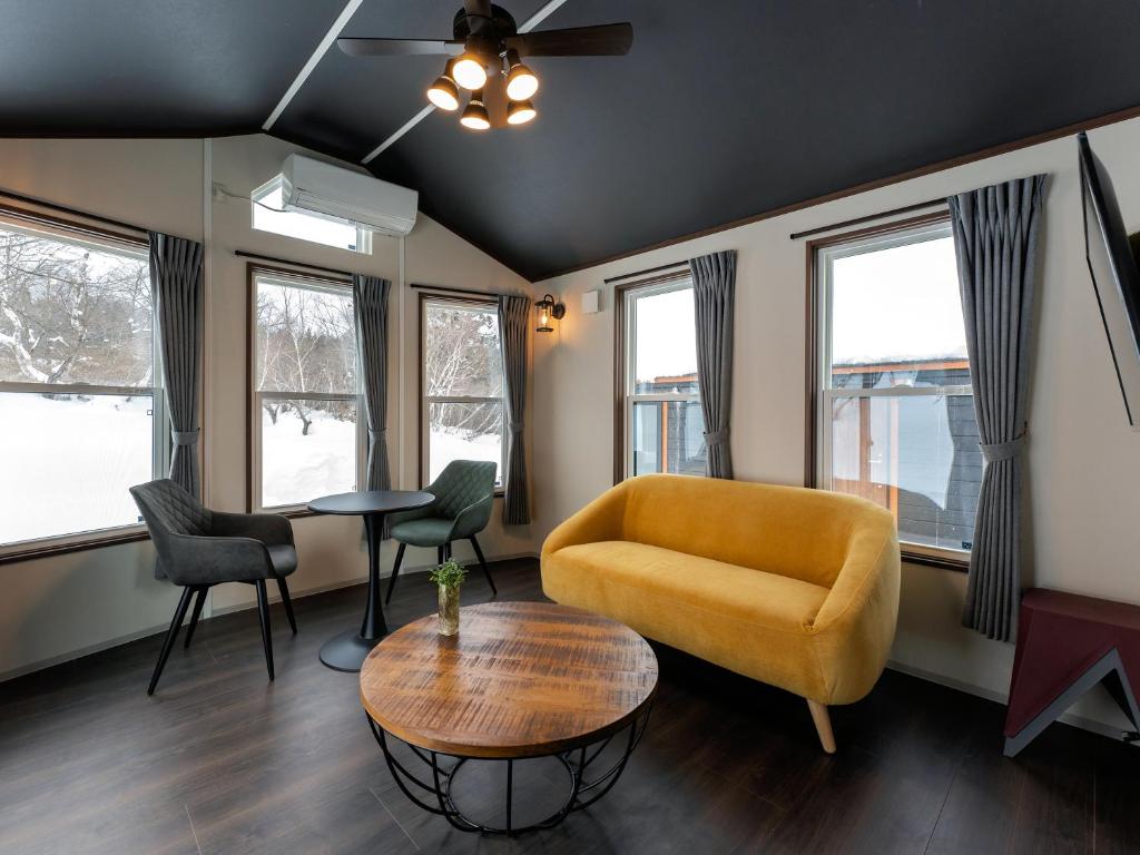 Posezení v ubytování Myoko Onsen cottage Ajisai