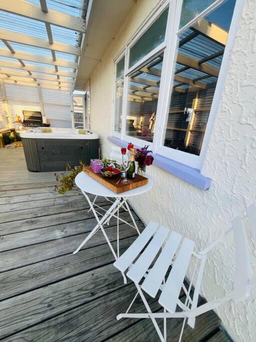 Balkón nebo terasa v ubytování Cruse Cottage Central Motueka