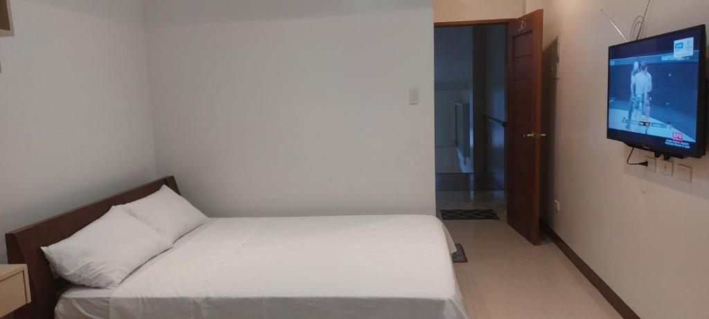 Le Chateau Residences - Deluxe Queen Studio