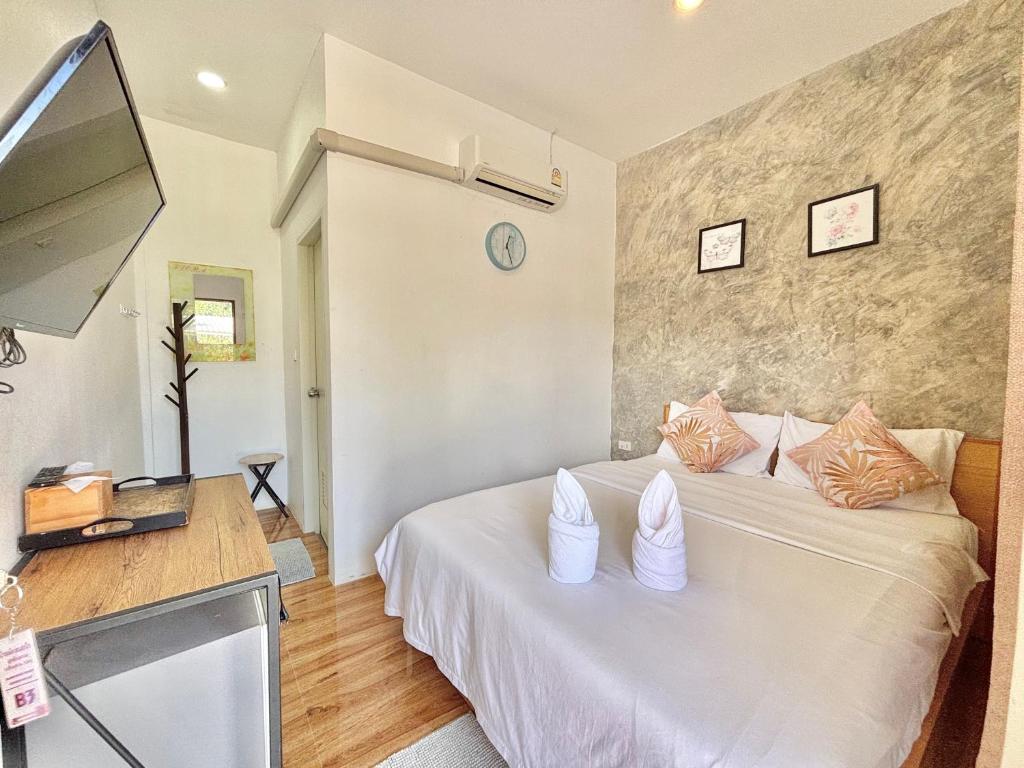 Postel nebo postele na pokoji v ubytování บ้านหมอบิวรีสอร์ทเชียงคาน BaanmhorbiwResortChiangKhan