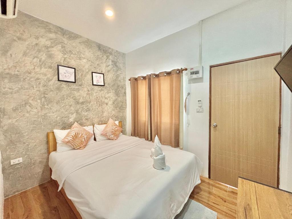 Postel nebo postele na pokoji v ubytování บ้านหมอบิวรีสอร์ทเชียงคาน BaanmhorbiwResortChiangKhan