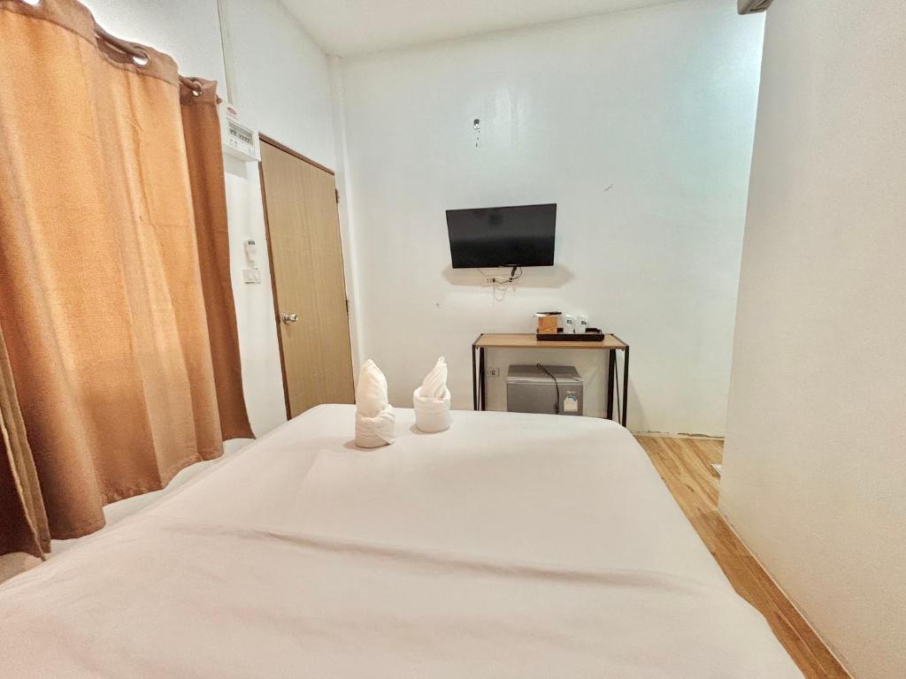 TV a/nebo společenská místnost v ubytování บ้านหมอบิวรีสอร์ทเชียงคาน BaanmhorbiwResortChiangKhan
