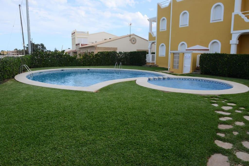 Πισίνα στο ή κοντά στο Bungalow a 50 metros del mar