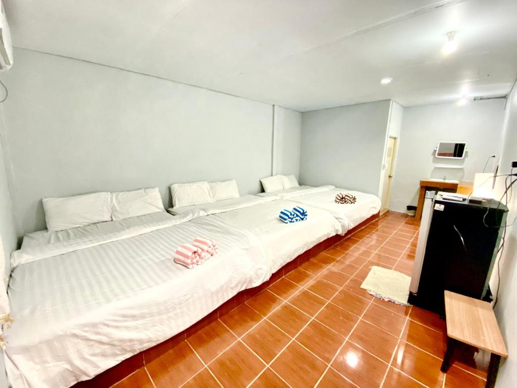 Postel nebo postele na pokoji v ubytování บ้านหมอบิวรีสอร์ทเชียงคาน BaanmhorbiwResortChiangKhan