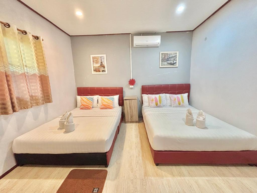 Postel nebo postele na pokoji v ubytování บ้านหมอบิวรีสอร์ทเชียงคาน BaanmhorbiwResortChiangKhan