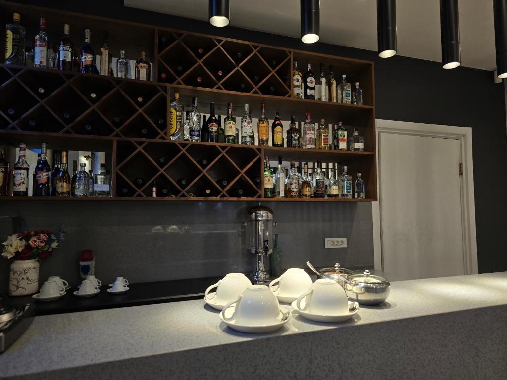 Příslušenství pro přípravu čaje a kávy v ubytování Silver 39 Corner Hotel