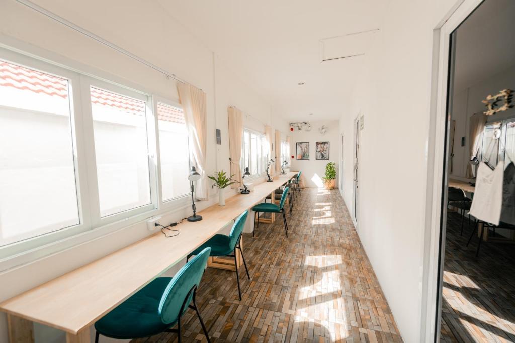TV a/nebo společenská místnost v ubytování Blessings Home & Café