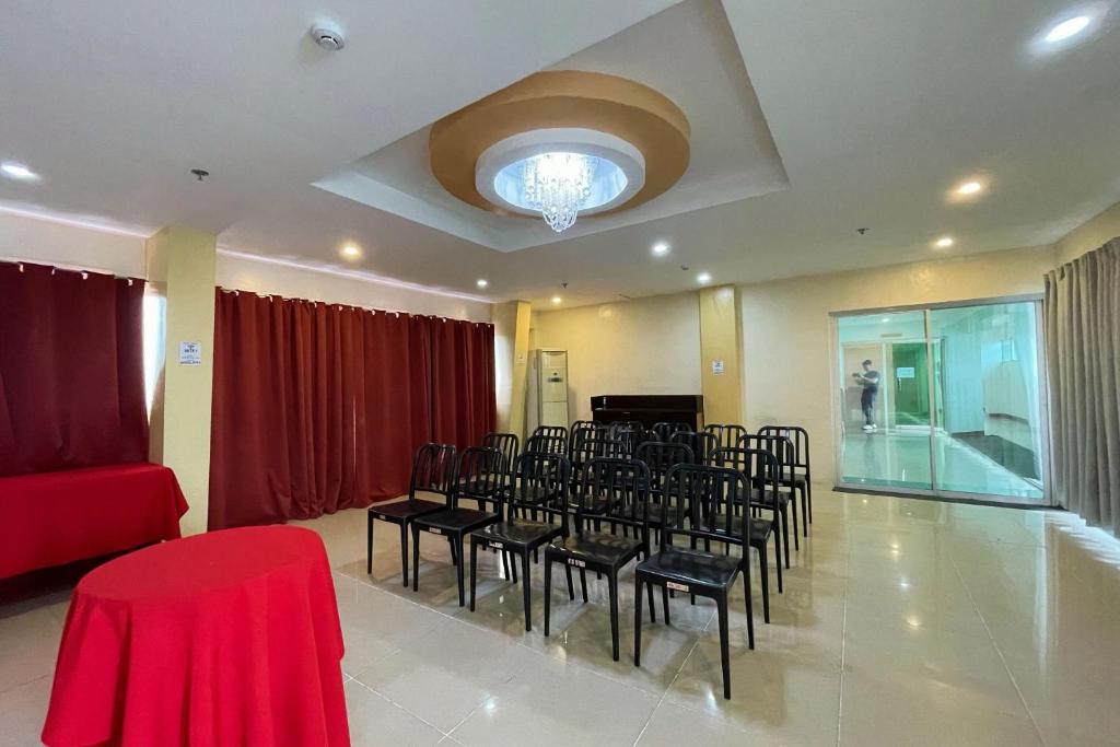 Posezení v ubytování Diamond Spring Hotel Angeles