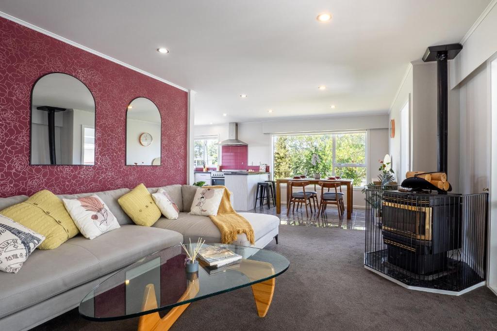 Family Home with Spa, Office and BBQ - Resim 12