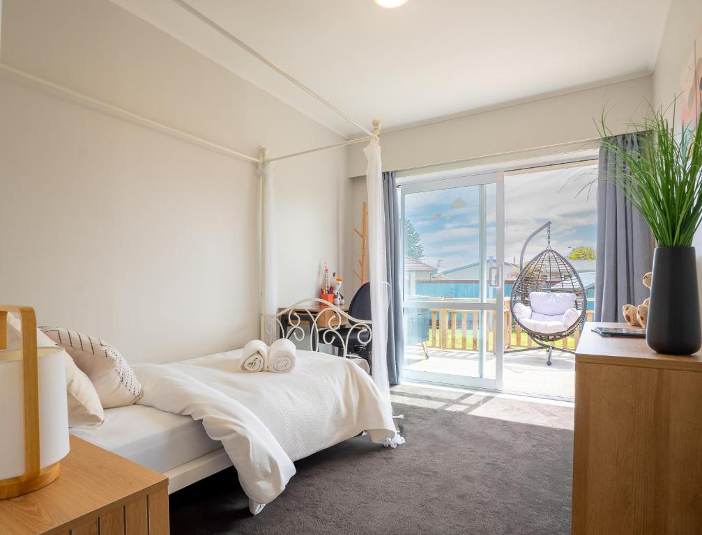 Family Home with Spa, Office and BBQ - Resim 7