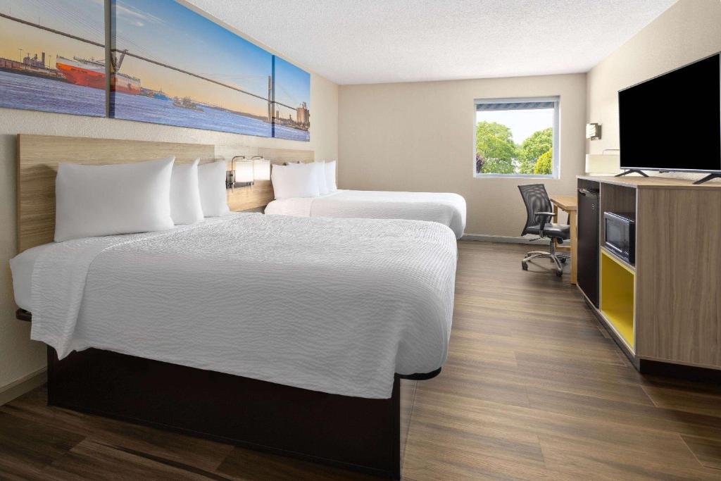 Days Inn by Wyndham Aberdeen - Double Room With Two Double Beds - Non-Smoking