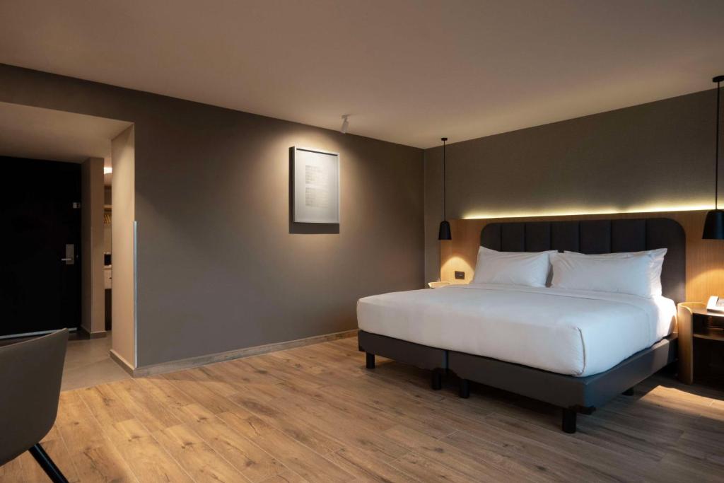 Hilton Mexico City Airport - Deluxe King Room