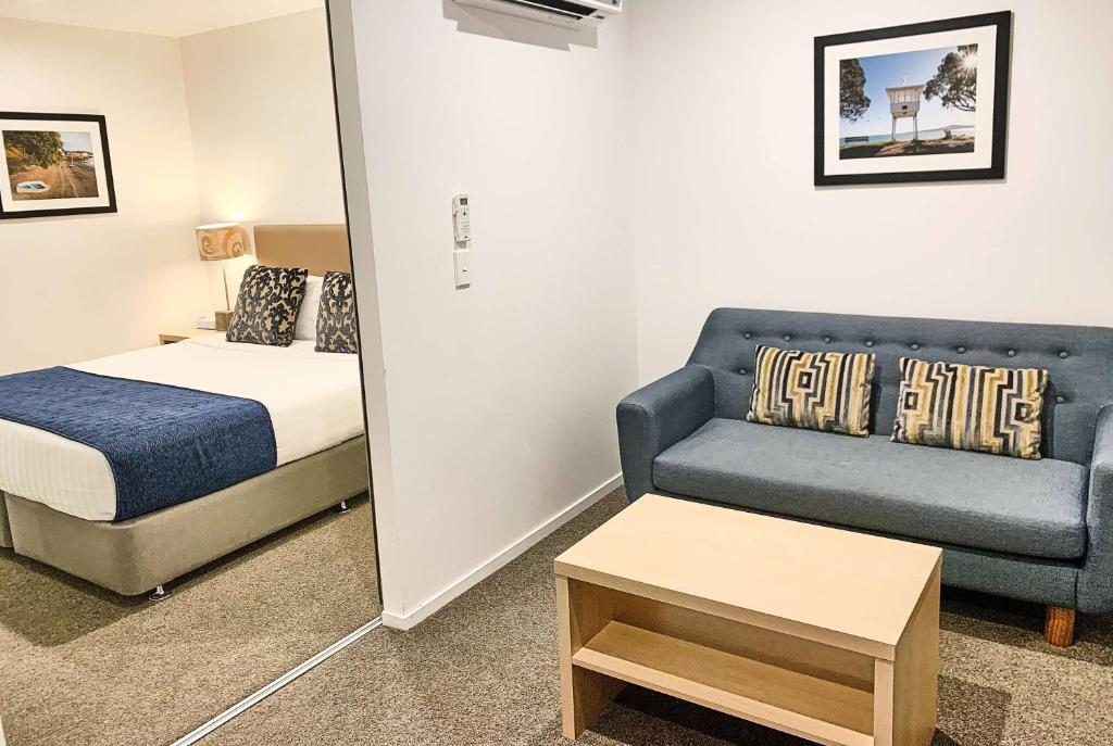 Ramada Suites by Wyndham Albany - Resim 11