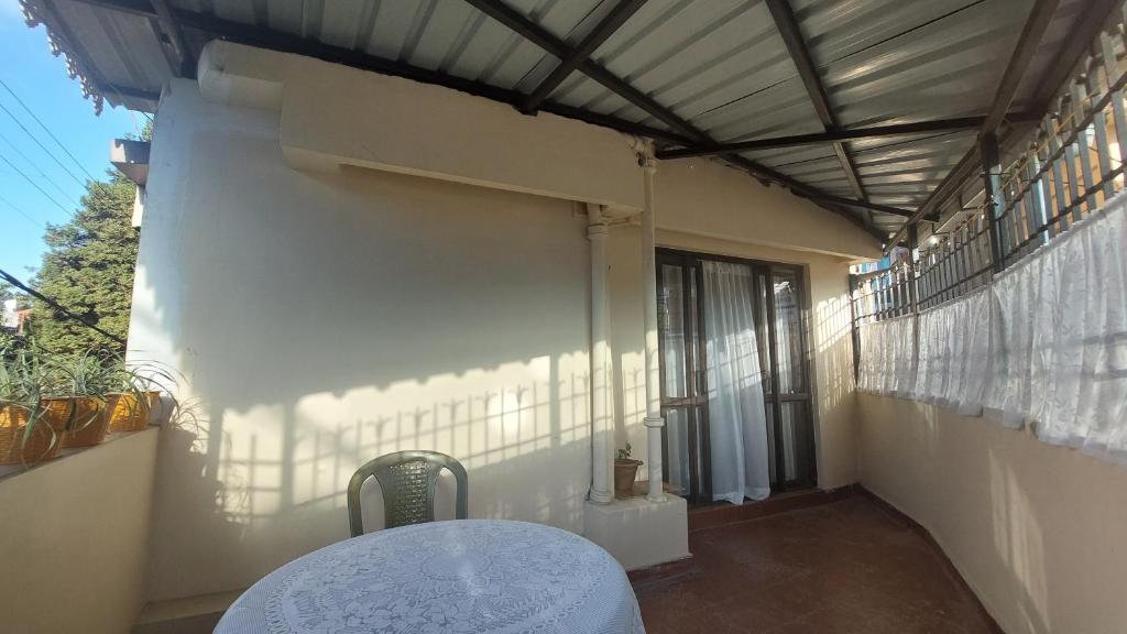 Balkón nebo terasa v ubytování Indivar Homestay