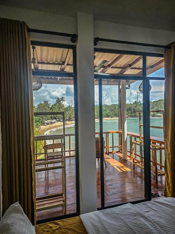 Postel nebo postele na pokoji v ubytování Muthu Sea View Hiriketiya