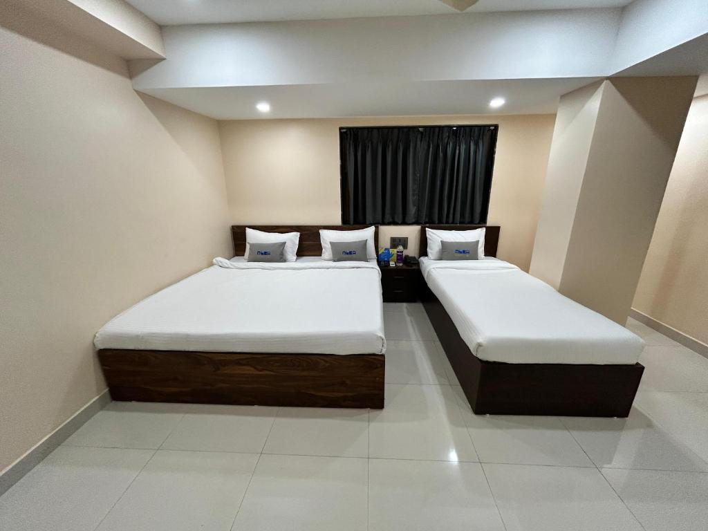 Postel nebo postele na pokoji v ubytování Hotel Alba Inn Shirdi