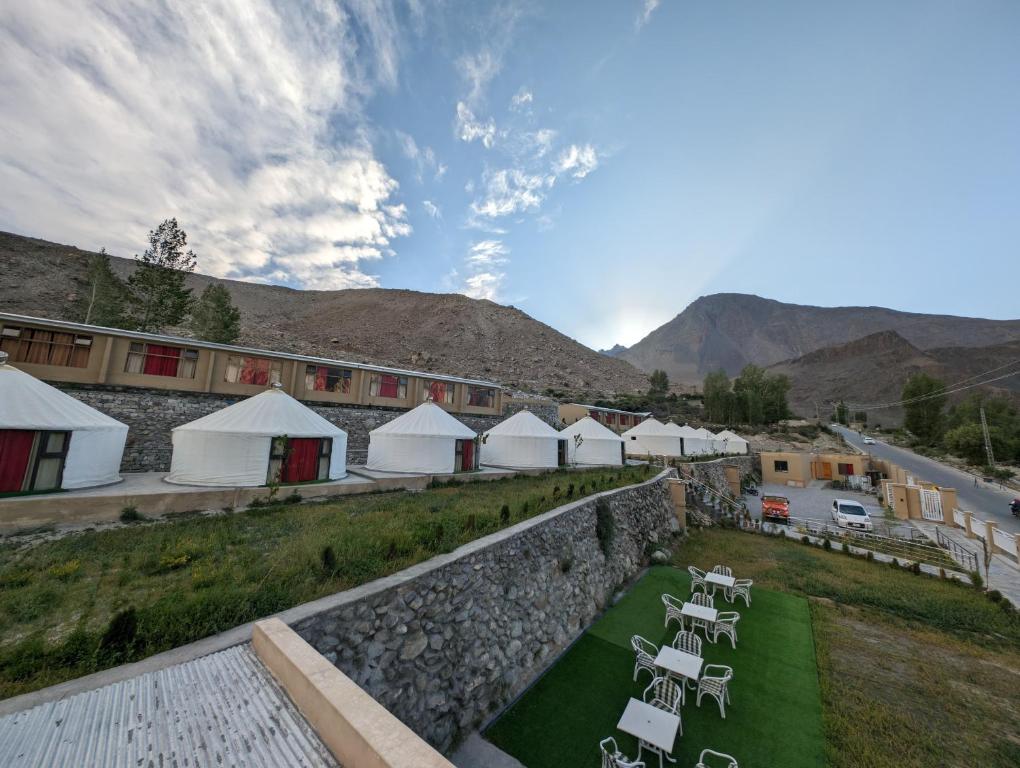 Nespecifikovaný výhled na hory nebo výhled na hory při pohledu z hotelu