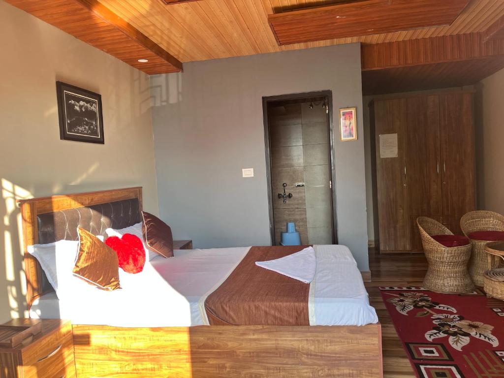 Traditional Hotel & Restaurant !! Kurseong !! Best Hotel in Kurseong - Habitación Doble Con Vista A La Montaña