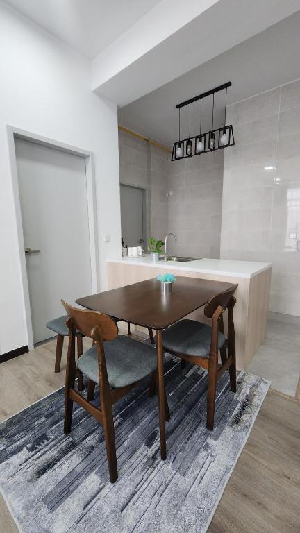 Kuchyň nebo kuchyňský kout v ubytování CasaZlyn Studio By MySky Stays at Presint 5, Putrajaya