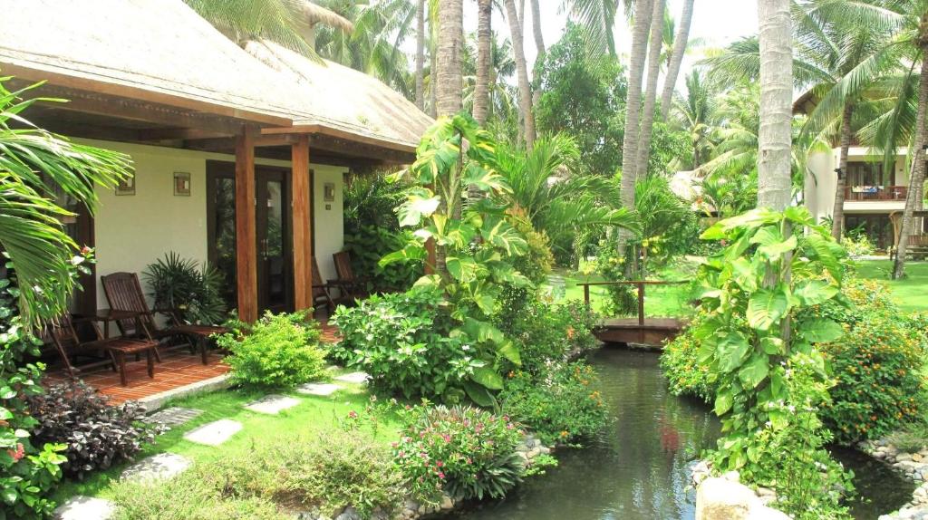 Serene Oasis Bungalow with Garden View