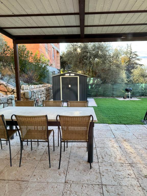 A garden outside Ca Paradiso