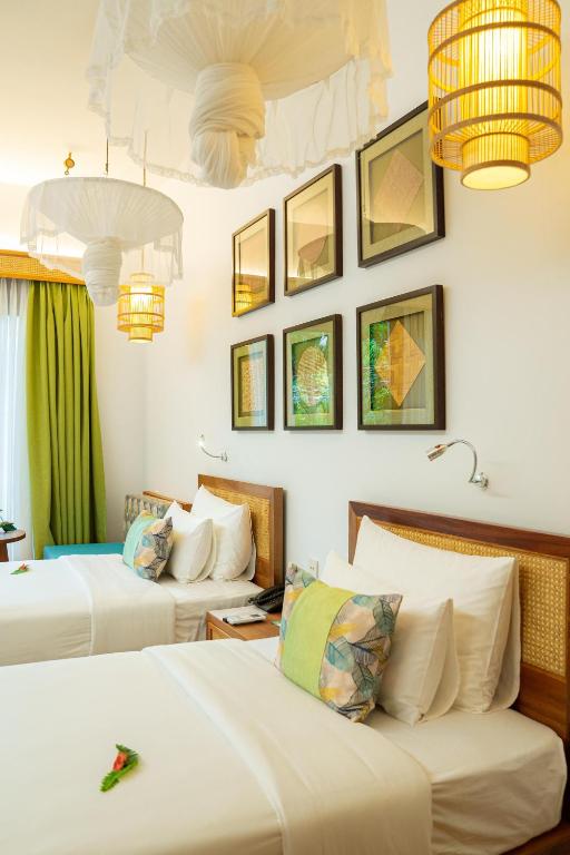 Cozy Double or Twin Room with Shared Balcony