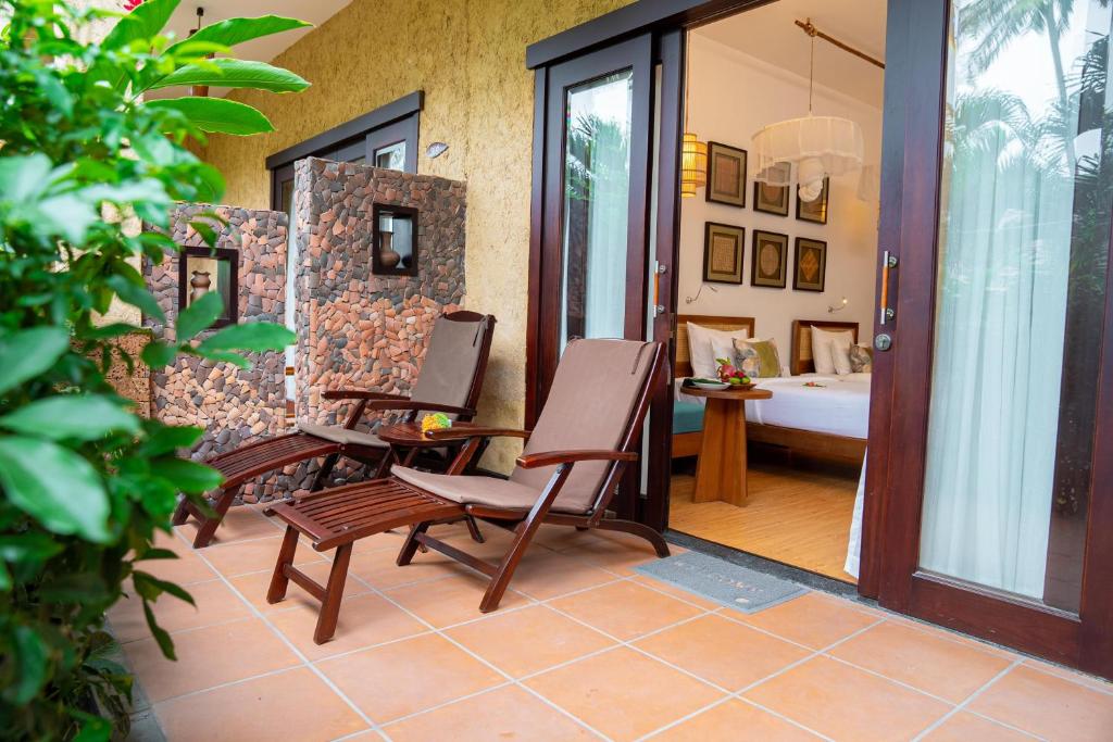 Cozy Double or Twin Room with Shared Balcony